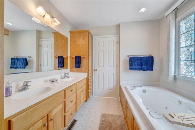 1700 Bluewater DR, Moneta, VA 24121