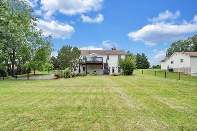 1700 Bluewater DR, Moneta, VA 24121