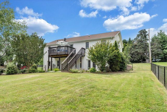 1700 Bluewater DR, Moneta, VA 24121
