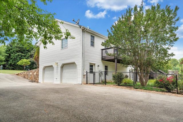 1700 Bluewater DR, Moneta, VA 24121