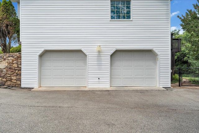 1700 Bluewater DR, Moneta, VA 24121