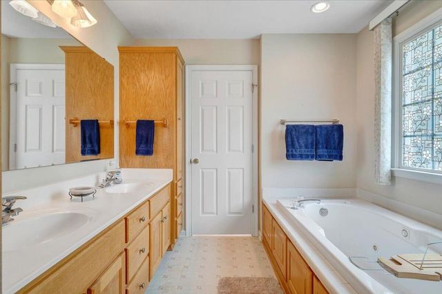1700 Bluewater DR, Moneta, VA 24121