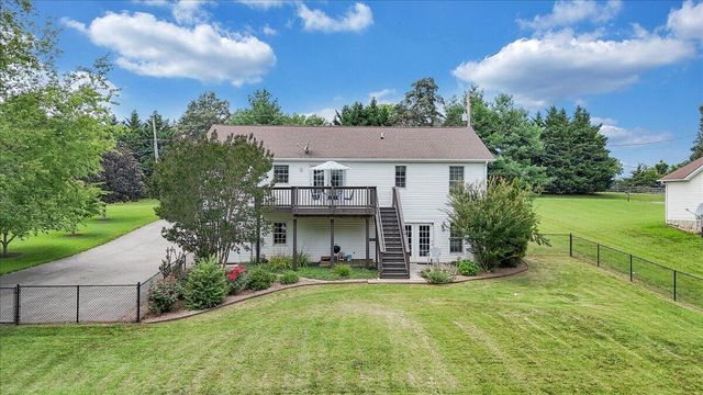 1700 Bluewater DR, Moneta, VA 24121