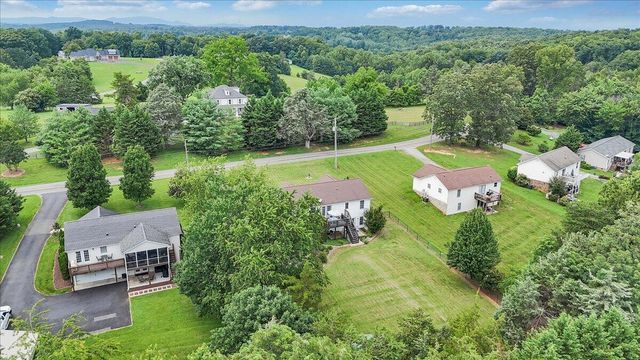 1700 Bluewater DR, Moneta, VA 24121