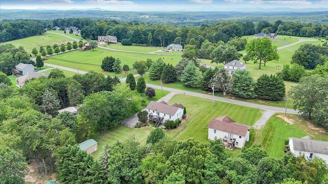 1700 Bluewater DR, Moneta, VA 24121