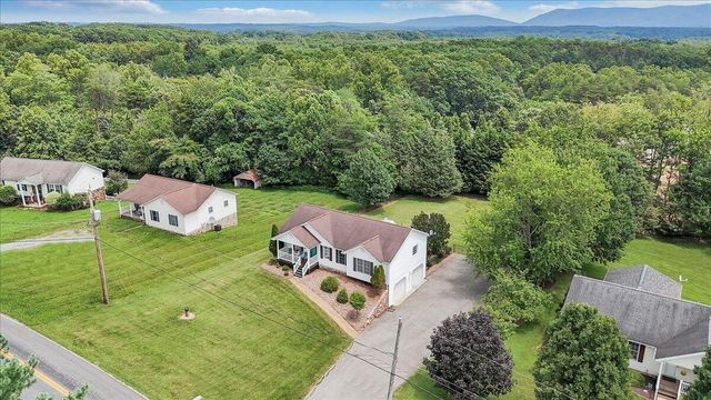 1700 Bluewater DR, Moneta, VA 24121