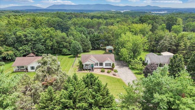 1700 Bluewater DR, Moneta, VA 24121