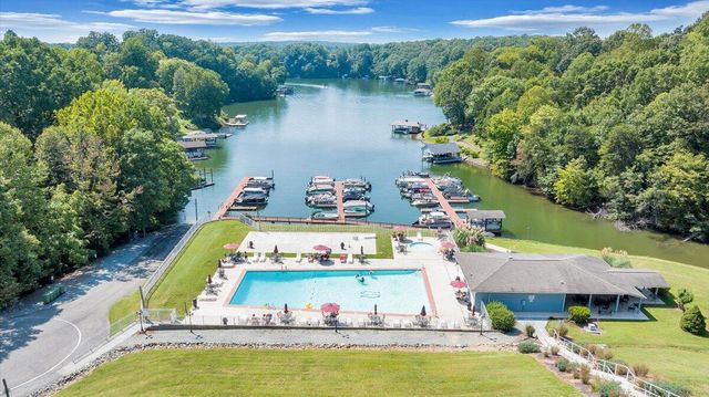 1700 Bluewater DR, Moneta, VA 24121