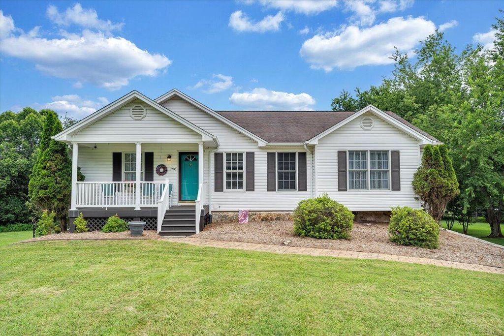 1700 Bluewater DR, Moneta, VA 24121