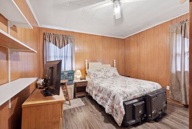 8 Thurman Dr, Celina, TN 38551
