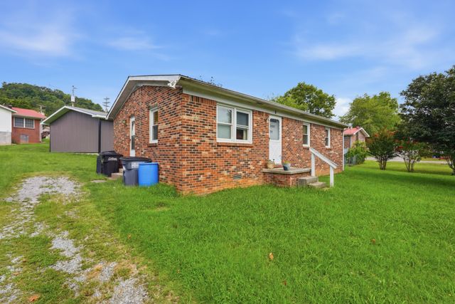 8 Thurman Dr, Celina, TN 38551