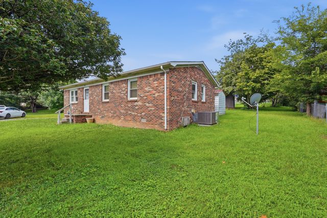8 Thurman Dr, Celina, TN 38551