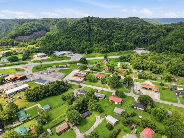 8 Thurman Dr, Celina, TN 38551