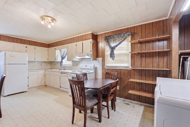 8 Thurman Dr, Celina, TN 38551