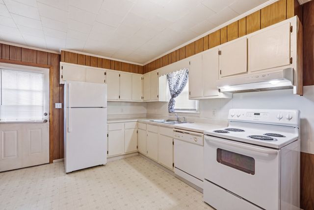 8 Thurman Dr, Celina, TN 38551