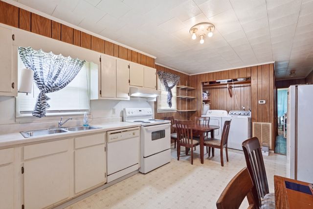 8 Thurman Dr, Celina, TN 38551