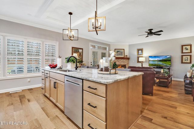 233 Dove Drive, Crossville, TN 38555