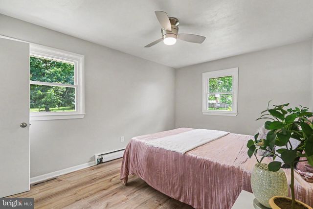 13 MESSICK DR, Middletown, PA 17057