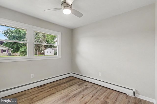 13 MESSICK DR, Middletown, PA 17057