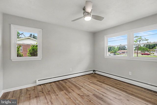 13 MESSICK DR, Middletown, PA 17057