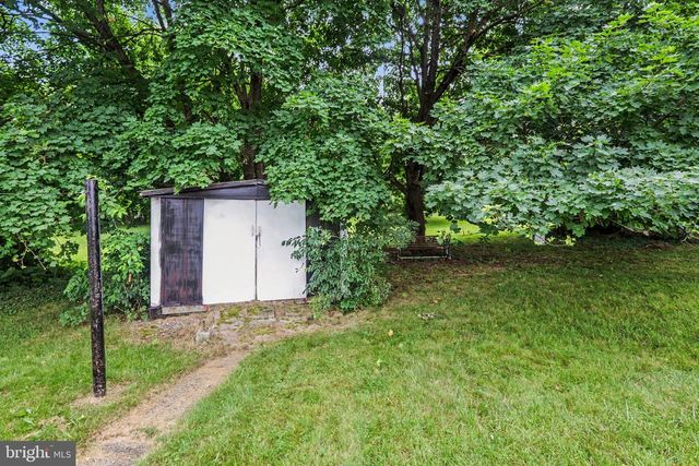 13 MESSICK DR, Middletown, PA 17057