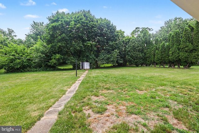 13 MESSICK DR, Middletown, PA 17057