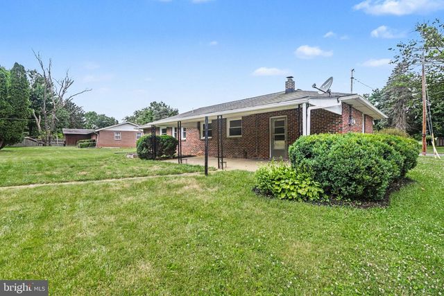 13 MESSICK DR, Middletown, PA 17057