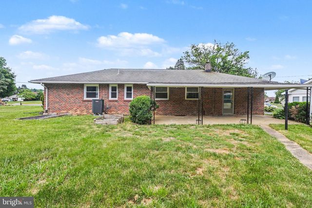 13 MESSICK DR, Middletown, PA 17057