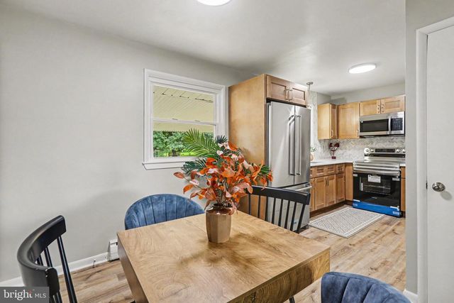 13 MESSICK DR, Middletown, PA 17057