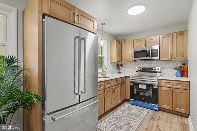13 MESSICK DR, Middletown, PA 17057