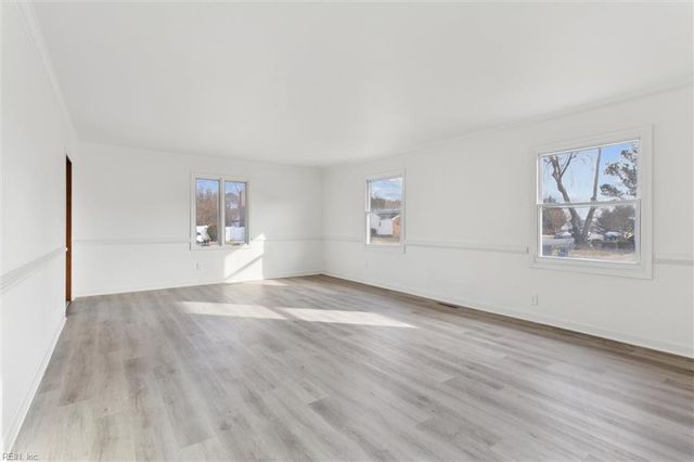 15 Coach ST, Hampton, VA 23664