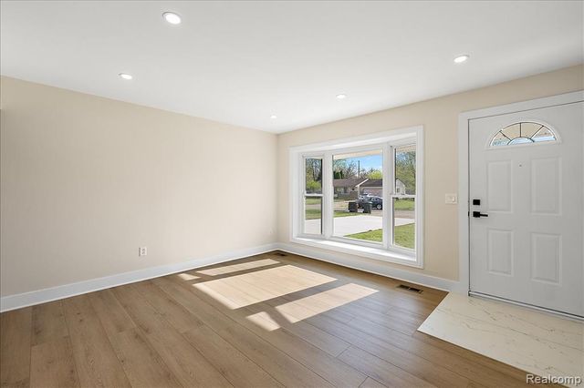 47349 Nita Drive, Utica, MI 48317