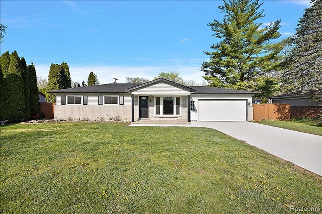 47349 Nita Drive, Utica, MI 48317