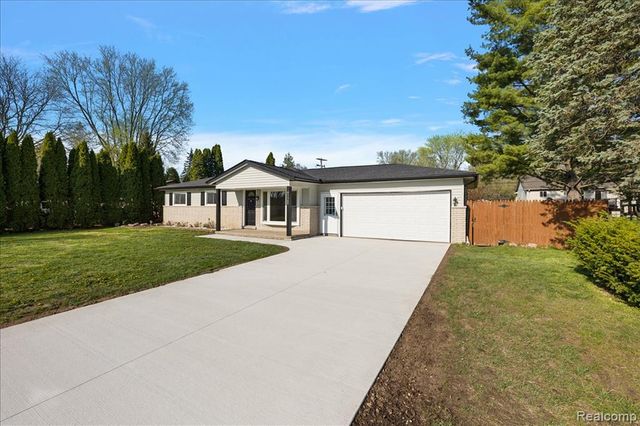 47349 Nita Drive, Utica, MI 48317