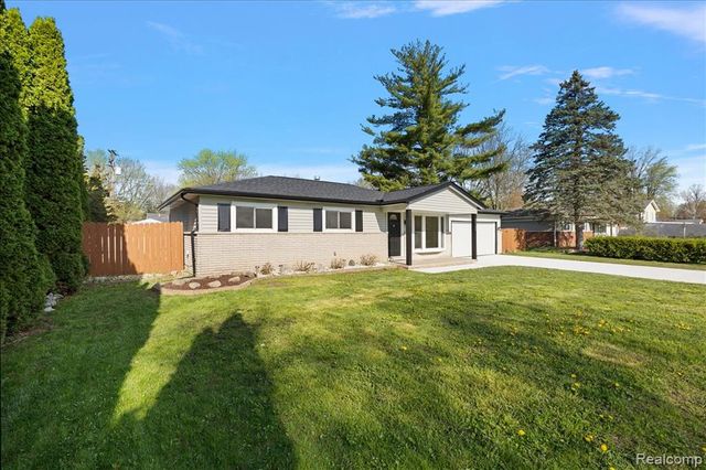 47349 Nita Drive, Utica, MI 48317