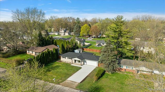 47349 Nita Drive, Utica, MI 48317