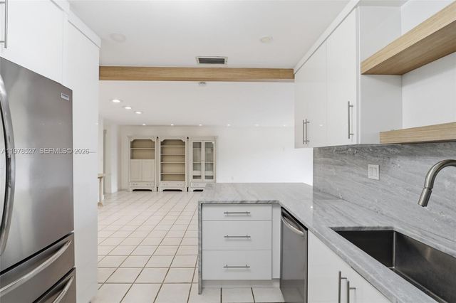 8105 SW 81st Ct, Miami, FL 33143