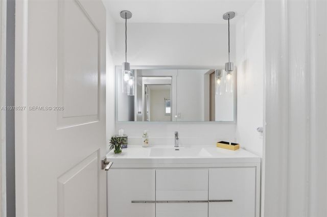 8105 SW 81st Ct, Miami, FL 33143