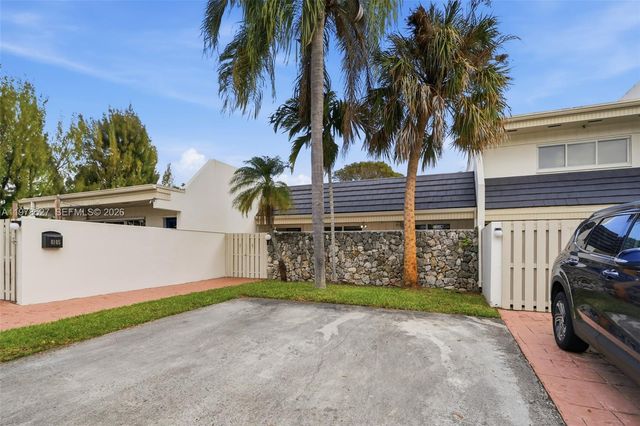 8105 SW 81st Ct, Miami, FL 33143