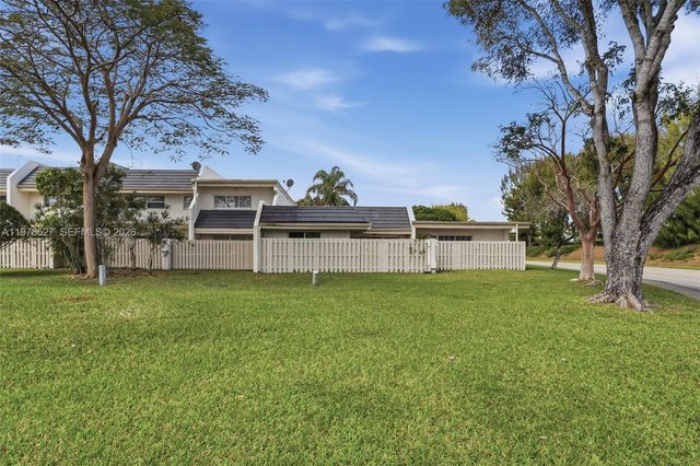 8105 SW 81st Ct, Miami, FL 33143