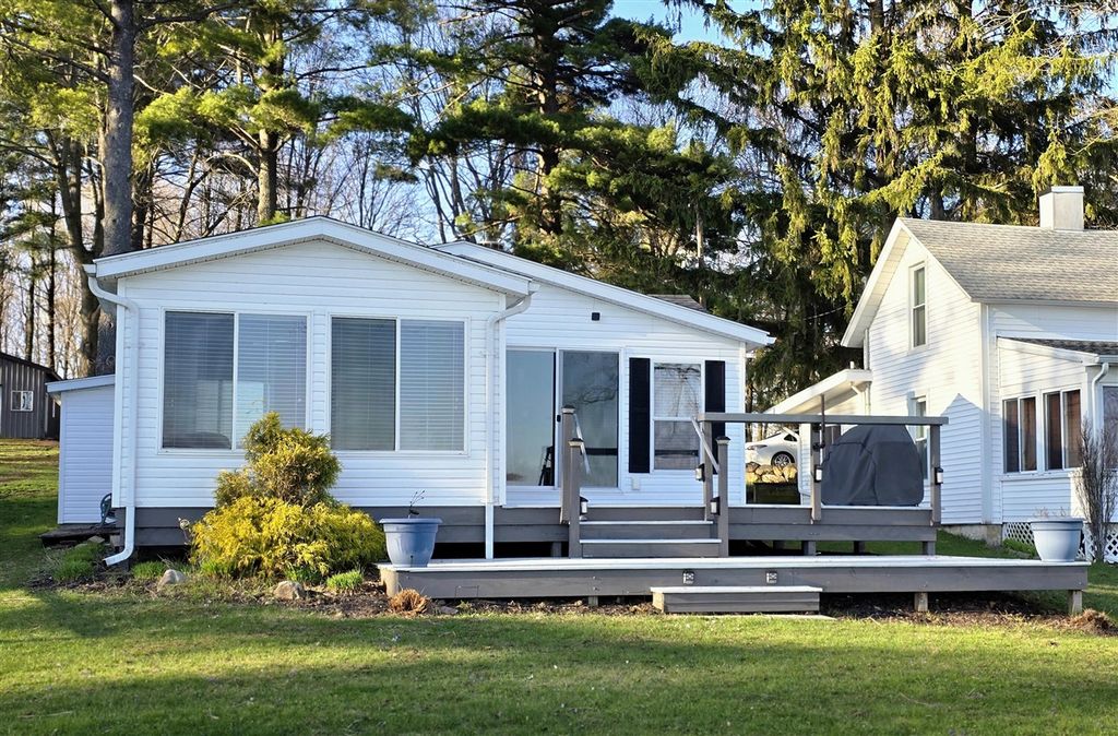 3726 Peterson Drive, Gobles, MI 49055