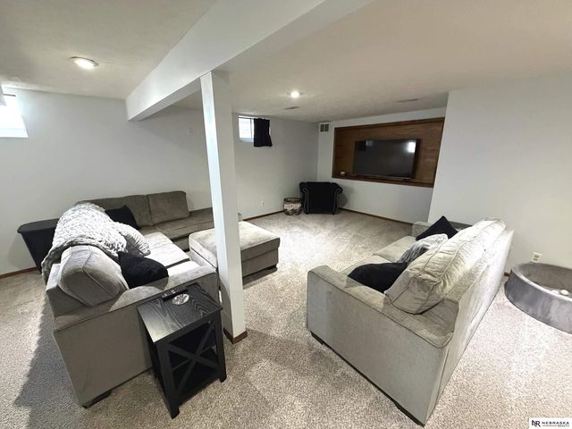 7421 S 53rd Street, Omaha, NE 68157