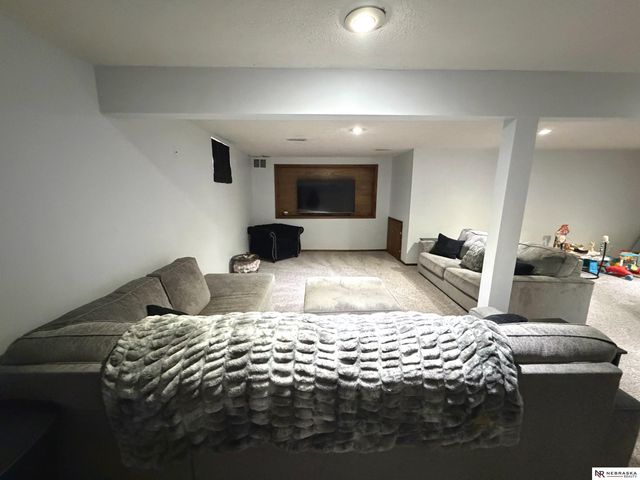 7421 S 53rd Street, Omaha, NE 68157