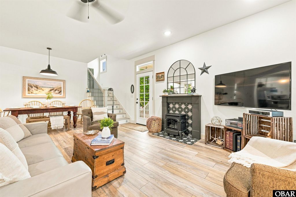 Image 3 of property listing at 141 Tuscarora Ct, Manteo, NC 27954
