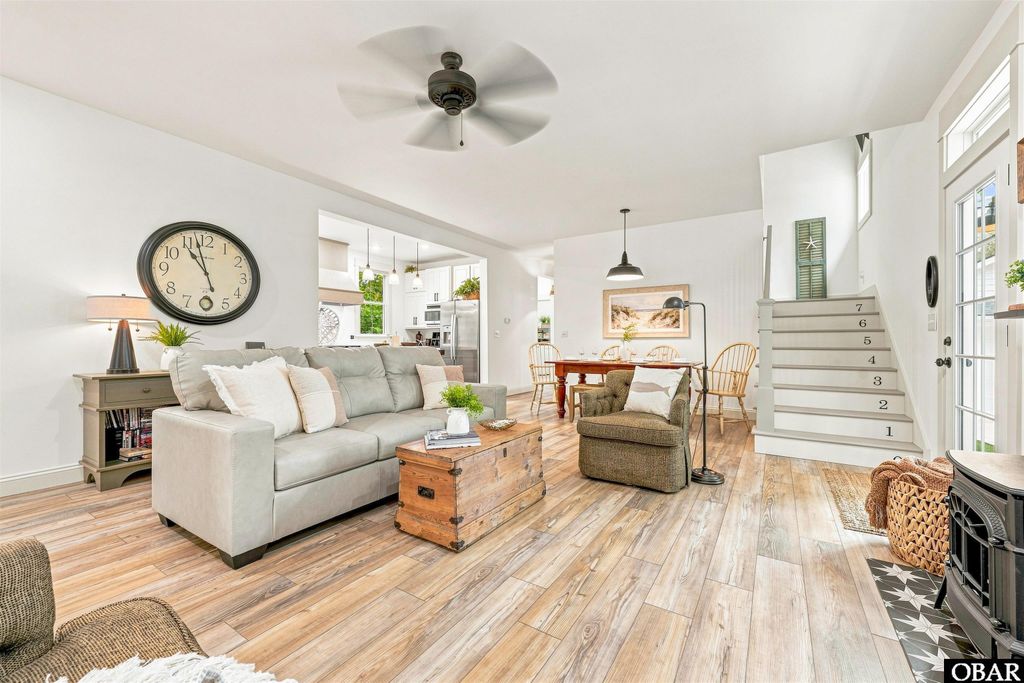 Image 4 of property listing at 141 Tuscarora Ct, Manteo, NC 27954