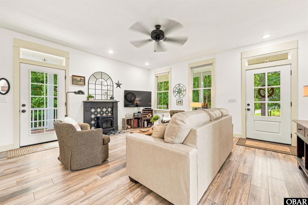 Image 5 of property listing at 141 Tuscarora Ct, Manteo, NC 27954