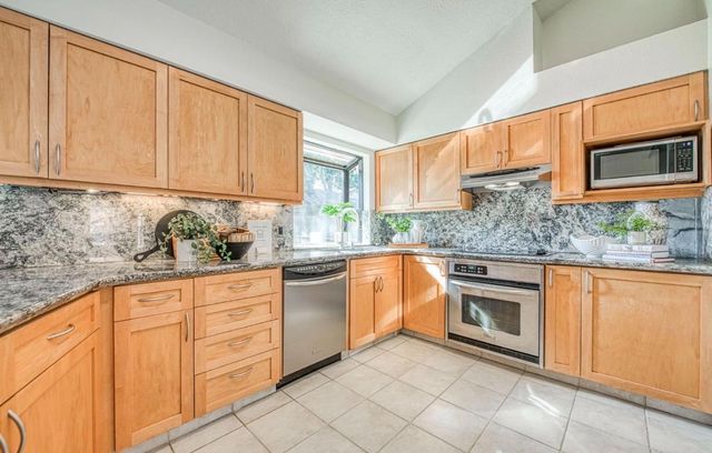 1653 E Cole Avenue, Fresno, CA 93720
