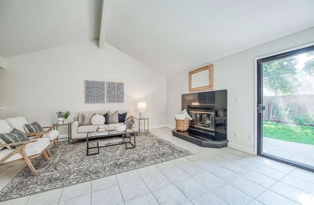 1653 E Cole Avenue, Fresno, CA 93720