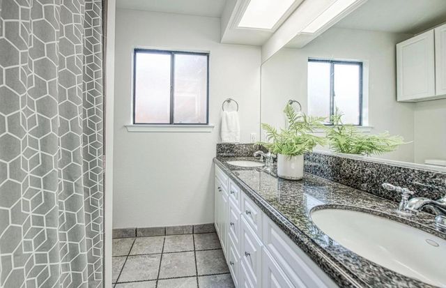 1653 E Cole Avenue, Fresno, CA 93720