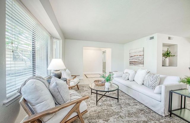 1653 E Cole Avenue, Fresno, CA 93720
